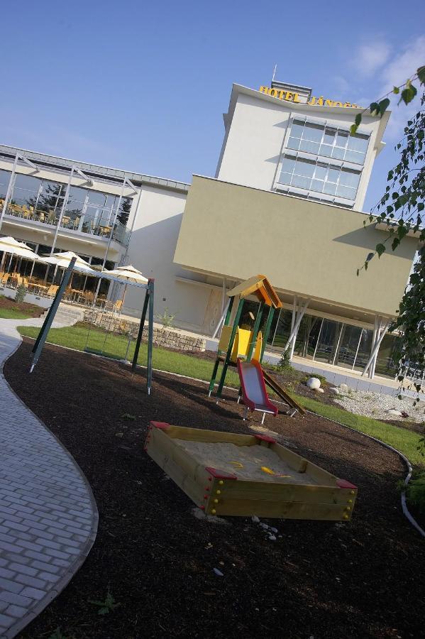 Hotel Janosik Liptovský Mikuláš Esterno foto