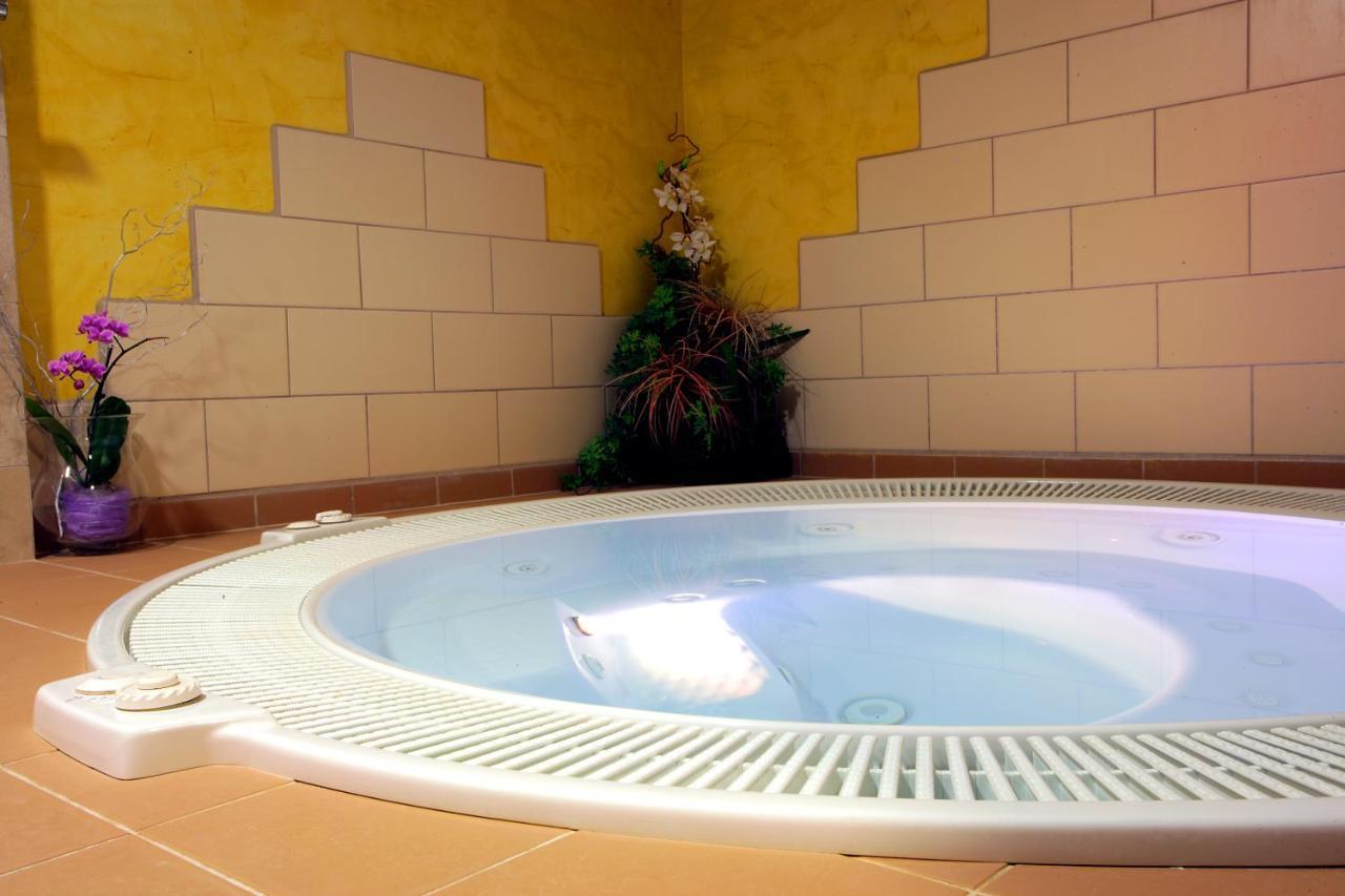 Hotel Janosik Liptovský Mikuláš Esterno foto